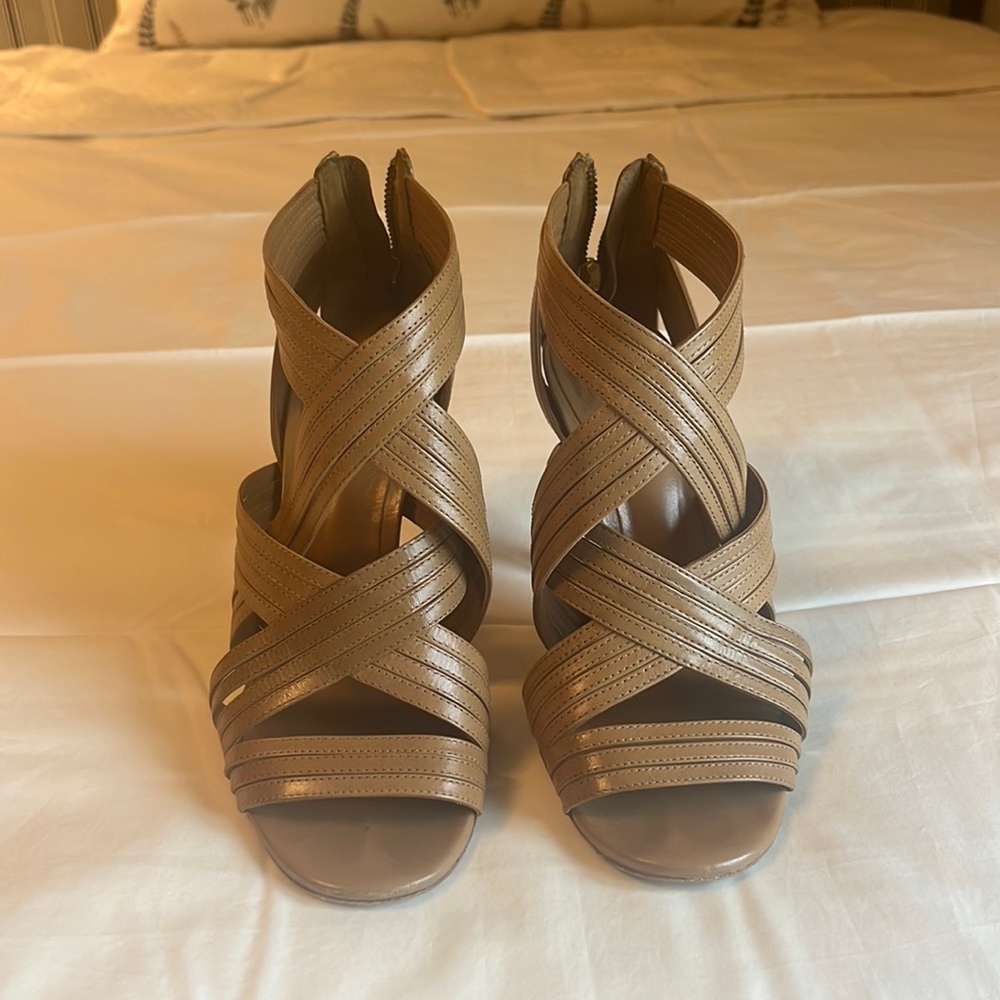 Tory Burch Camel Soft All Leather Strappy Sandal 3” Heel Back Zipper Size 7M